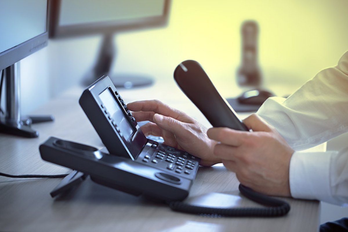 Top 5 Benefits of Switching to Business VoIP Phone Service