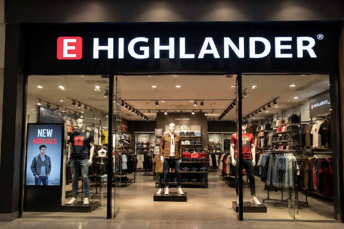 Highlander Store (Eva Mall) in Manjalpur – Complete Information